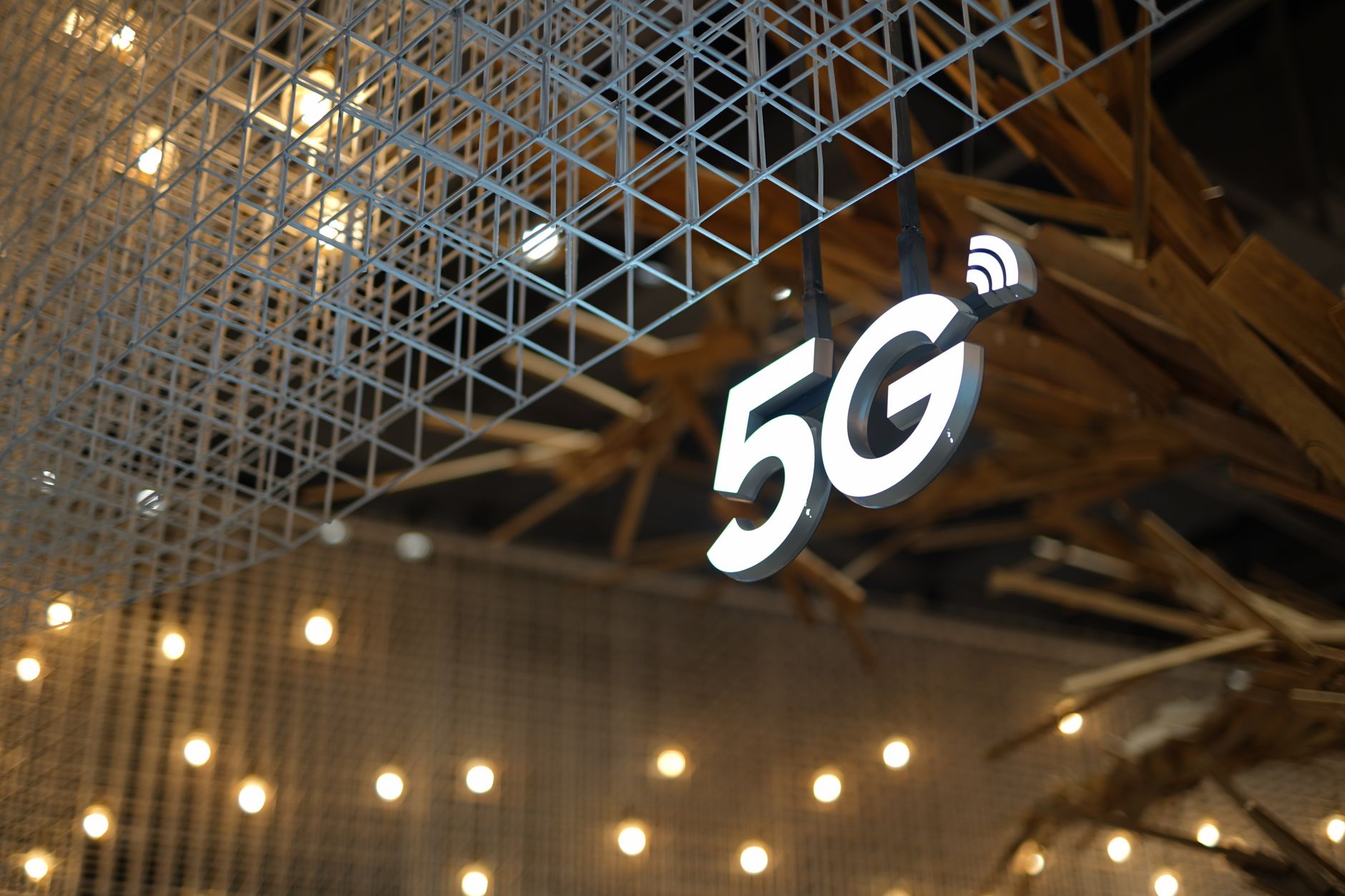 5 idei de afaceri promițătoare în 2023: Sustenabilitate, tehnologie 5G, Inteligență Artificială, sănătate și criptomonedele.