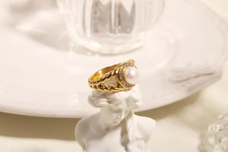Photo vintage jewelry