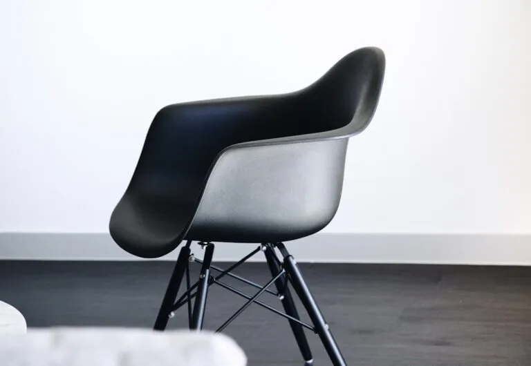 Photo Restored antique chair