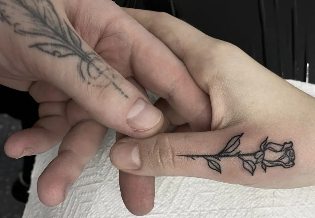 bazar-vintage.ro-Tatuaje-barbati-minimaliste