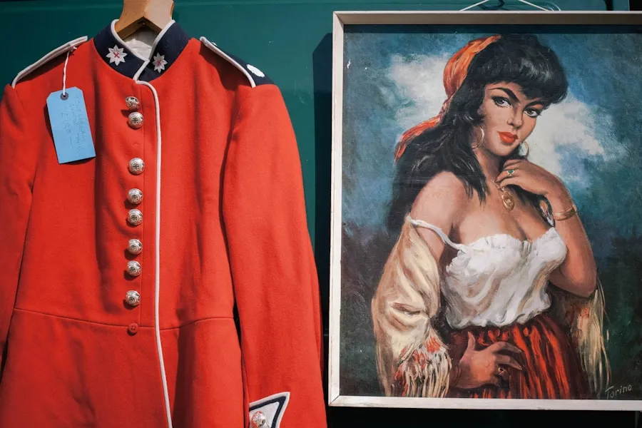 Photo "Why you shouldnt buy vintage items without researching their history"