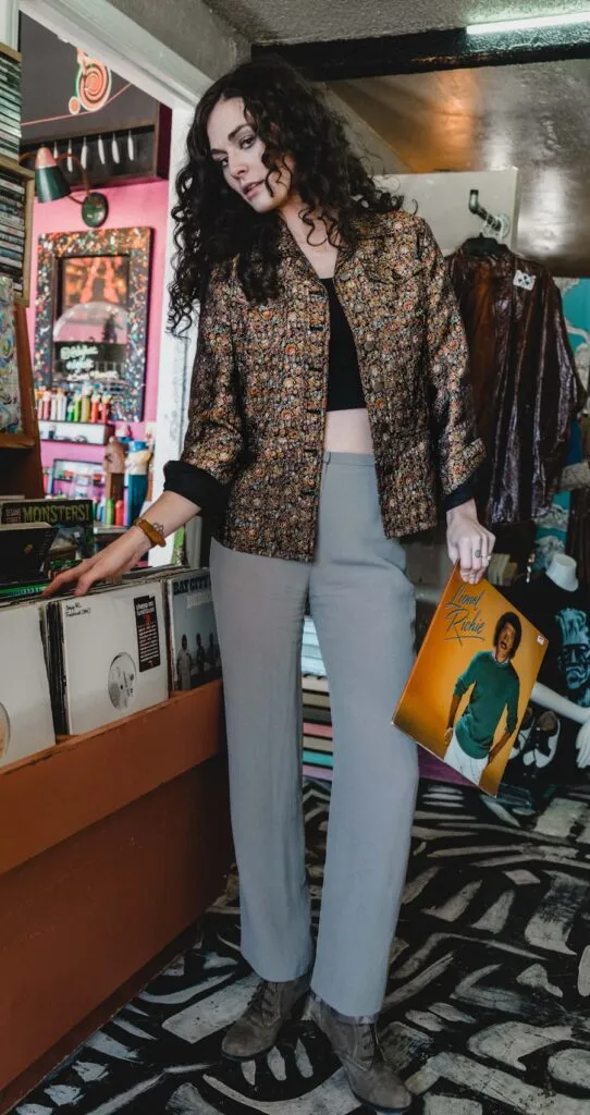 Cum să îți reînnoiești garderoba cu haine vintage Photo "How to renew your wardrobe with vintage clothes"
