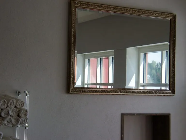 Photo reconditioning mirror frame