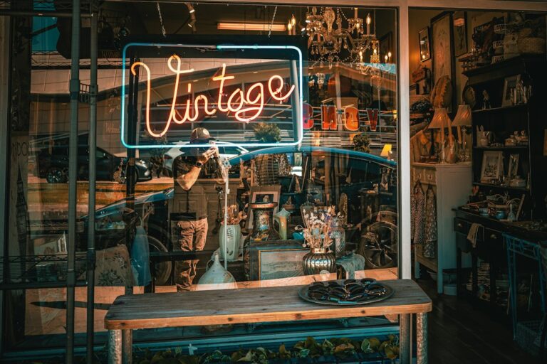 Organizarea unui magazin vintage second hand Photo second hand vintage store