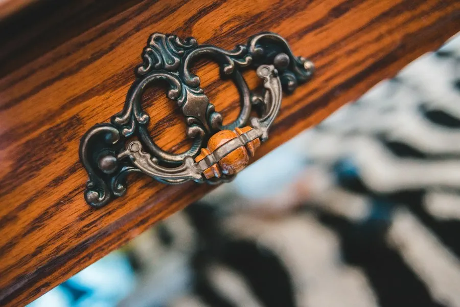 Photo old furniture restoration tips