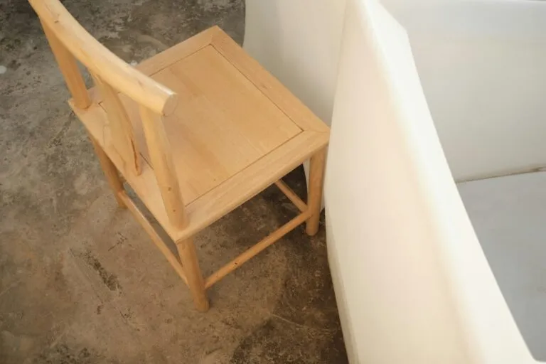 Photo wooden chair reupholstery restoration