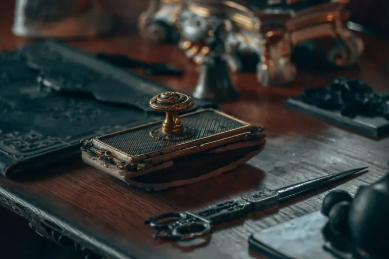 Photo antique object care tips