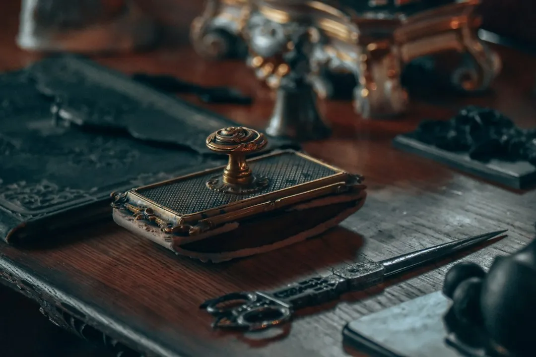 Photo antique object care tips