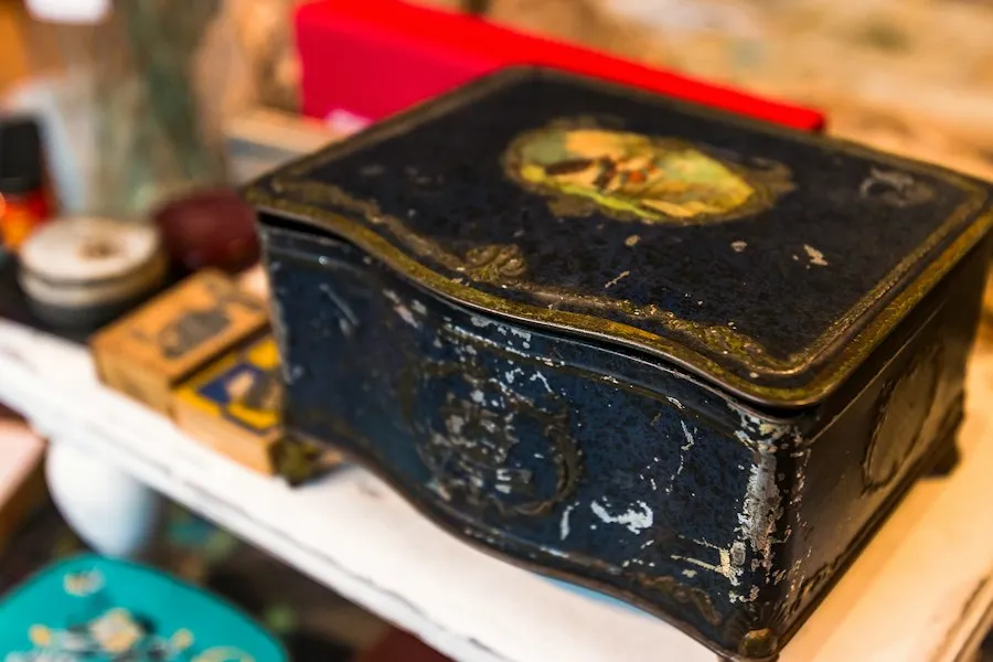 Photo antique object care tips