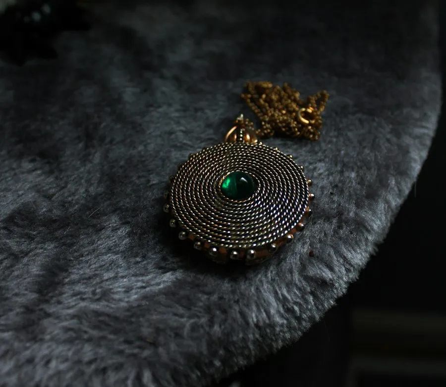 Photo vintage jewelry collection