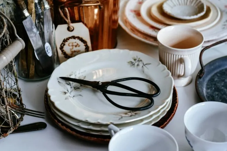 Photo vintage festive table settings ideas