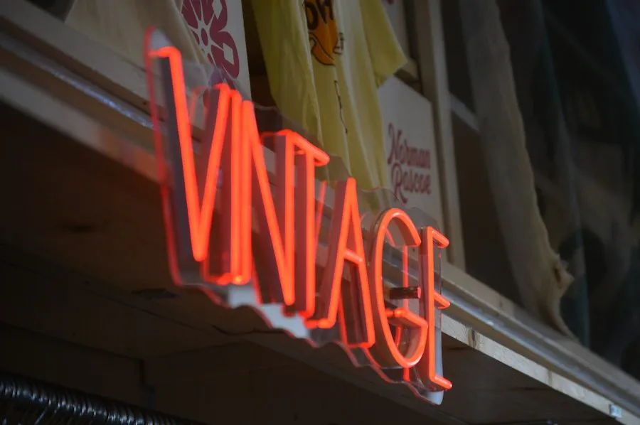 Photo vintage market guide experts data