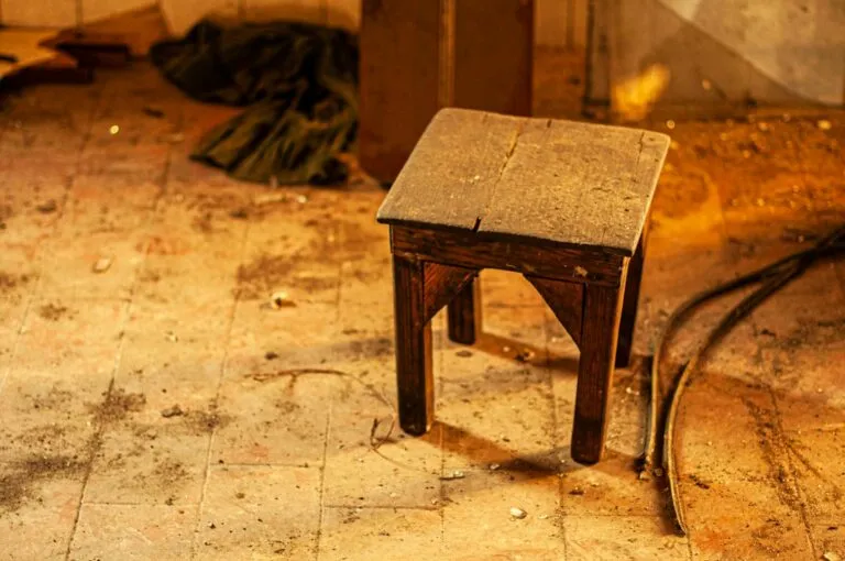 Photo old furniture restoration mistakes